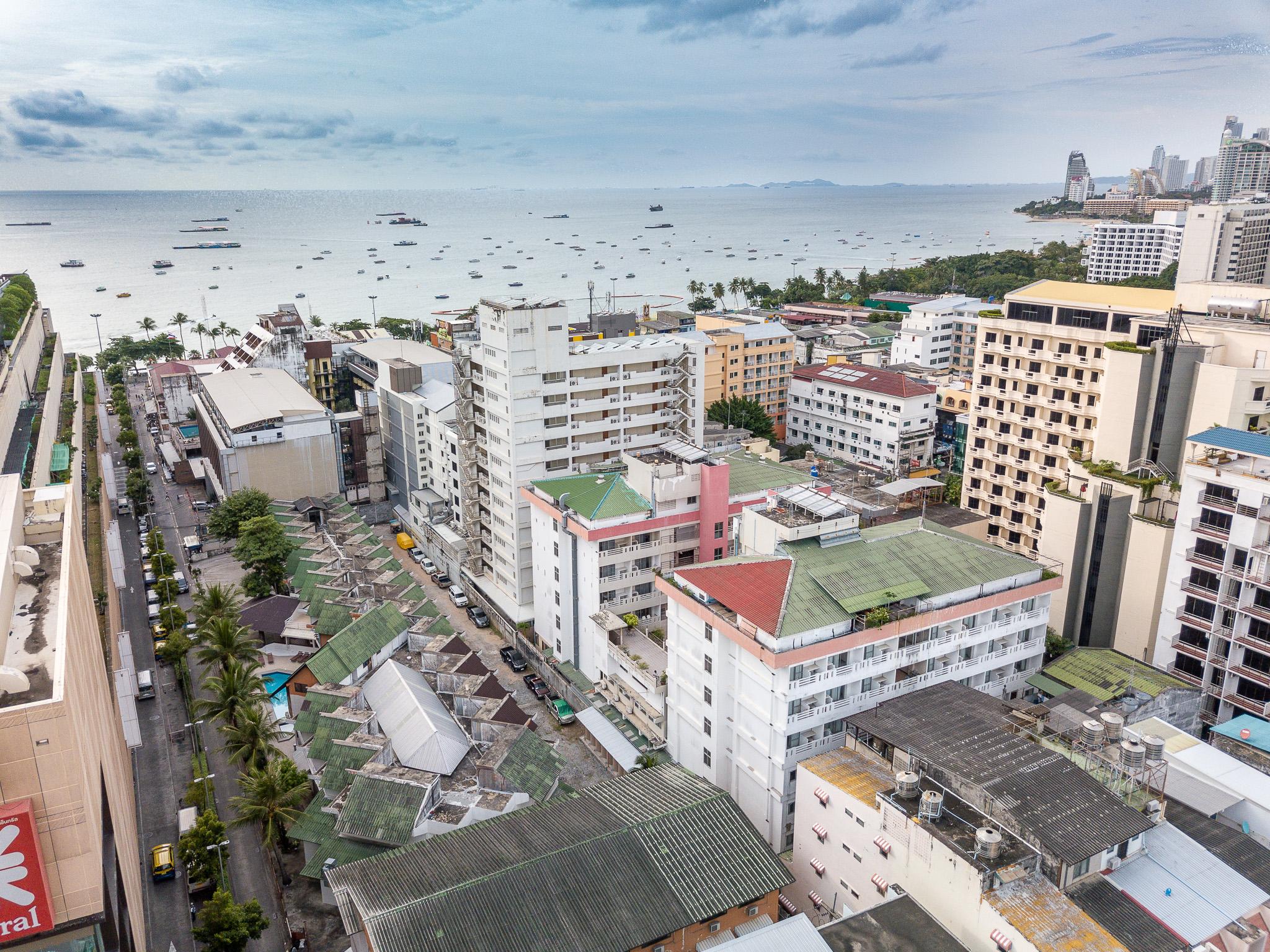 Eastiny Place Hotel Pattaya Esterno foto