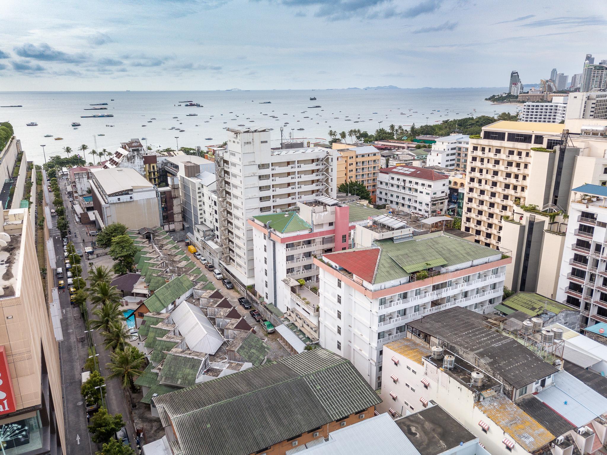 Eastiny Place Hotel Pattaya Esterno foto